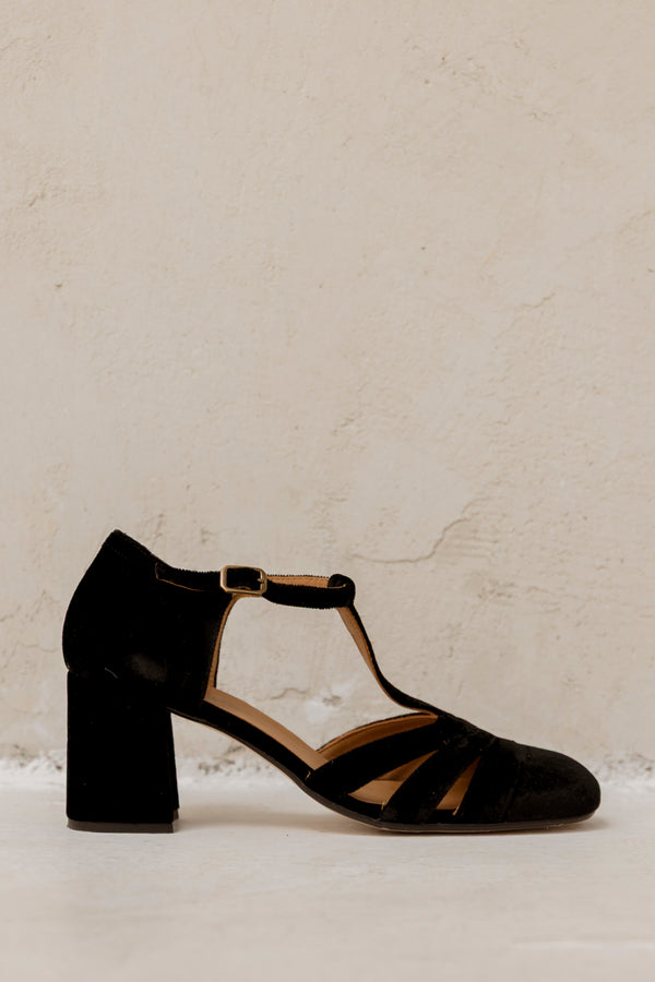 Sandalia de Terciopelo: Elegancia Artesanal y Confort Único