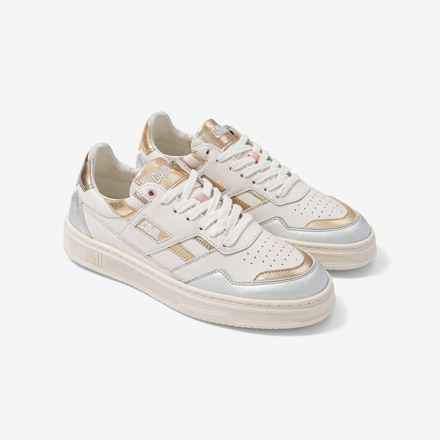 Sneakers "Metal Majesty": La Fusión Retro-Sportswear y el Confort Supremo